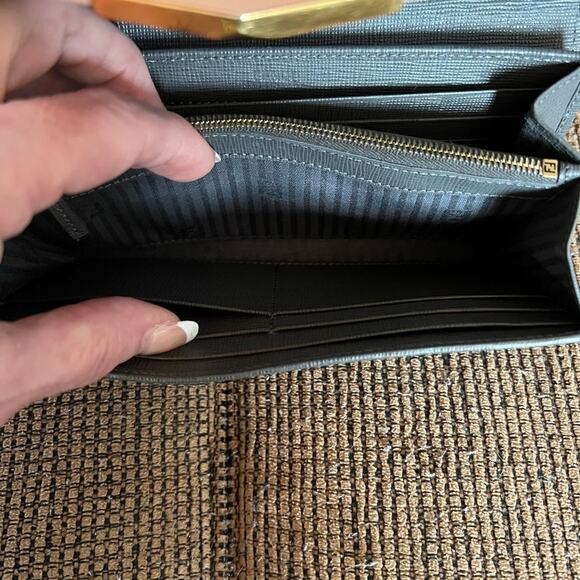 FENDI AUTHENTIC BLUSH PINK AND GRAY LEATHER ENVELOPE CONTINENTAL WALLET - Picture 8 of 10